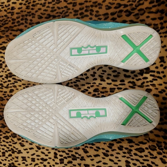 Lebron X "Easter" (2013) Size 5.5Y - Picture 4 of 8